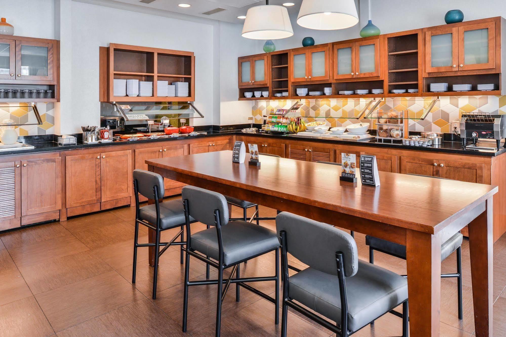 Hyatt Place Chesapeake Bagian luar foto